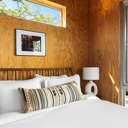 Lazo House - Riverfront With Overlooking Llano River Exteriér fotografie