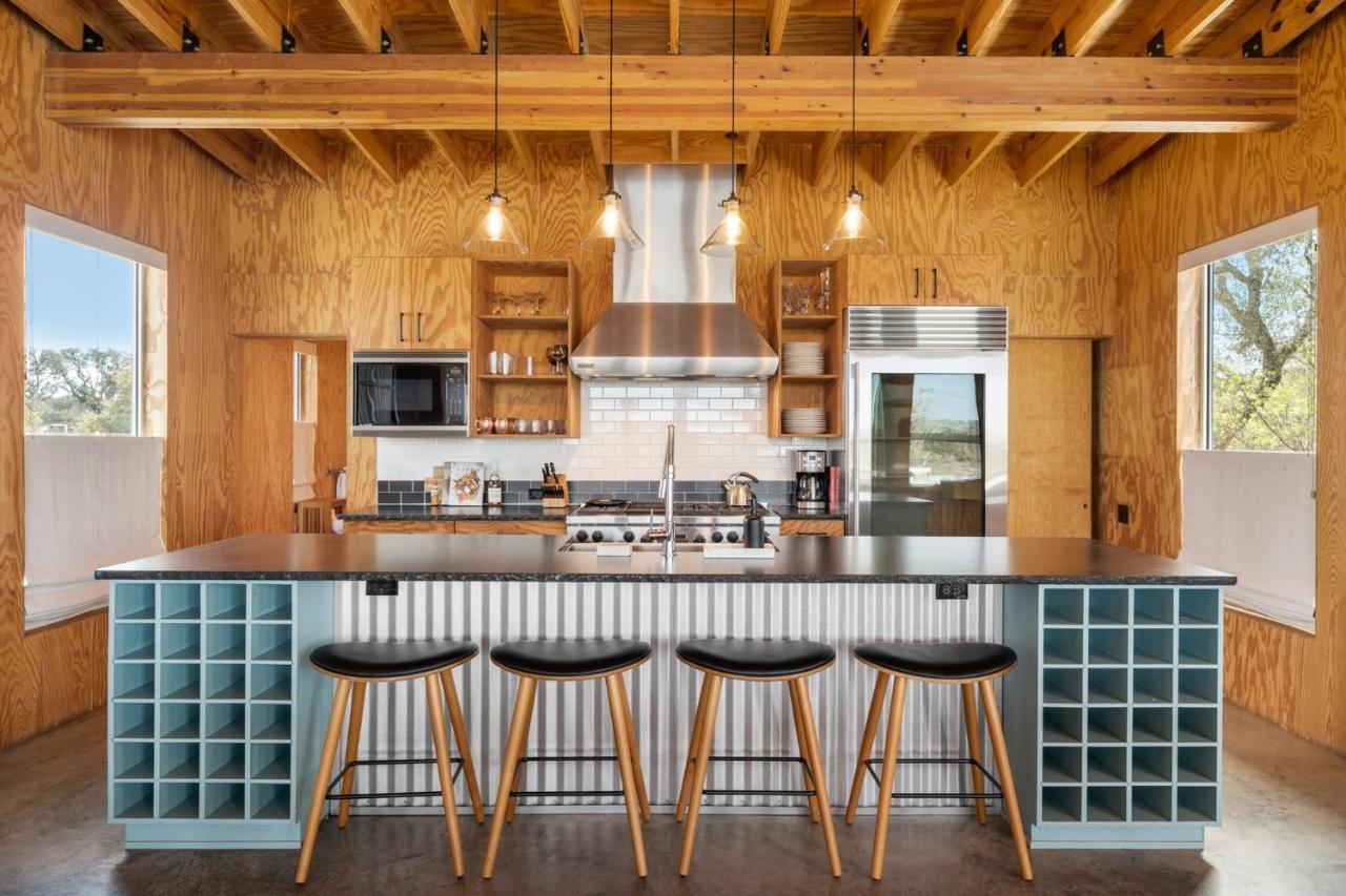 Lazo House - Riverfront With Overlooking Llano River Exteriér fotografie