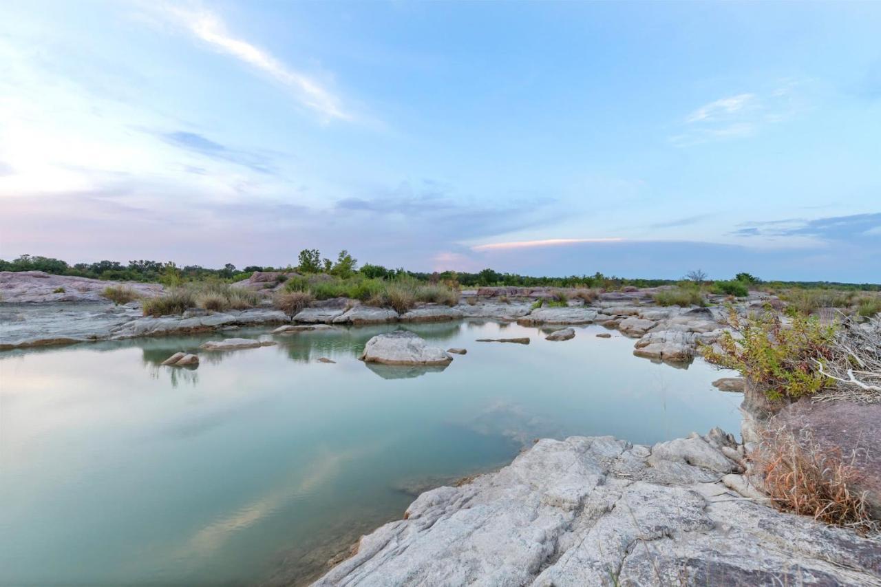 Lazo House - Riverfront With Overlooking Llano River Exteriér fotografie