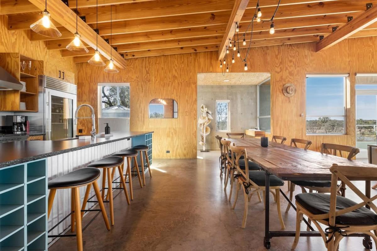 Lazo House - Riverfront With Overlooking Llano River Exteriér fotografie